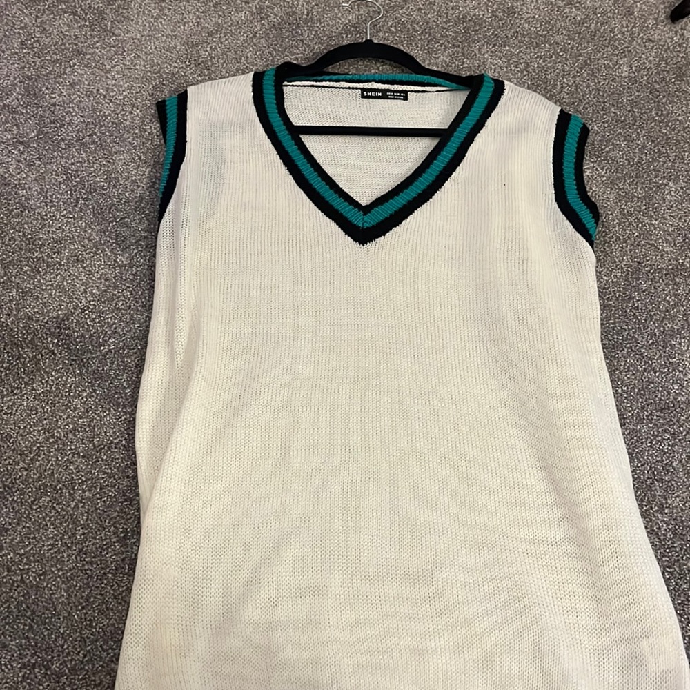 SHEIN. Sweater vest. Size medium. Short sleeve, oversized.
